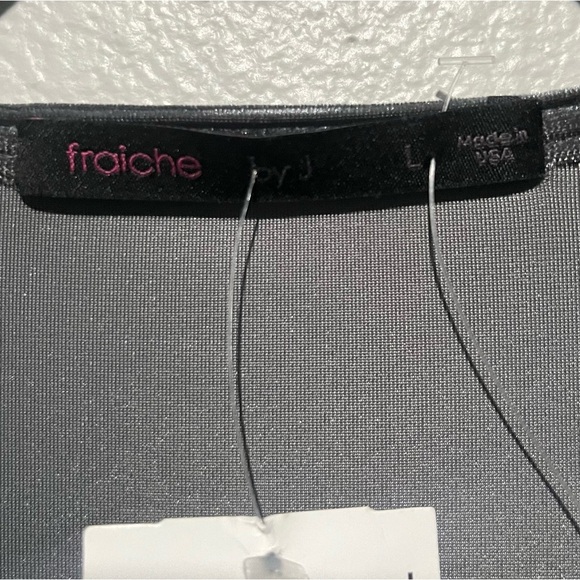 FRAICHE-NWT Gray Velvet Flowy Romper with Belt and Cinched Waist Size L - Picture 7 of 7